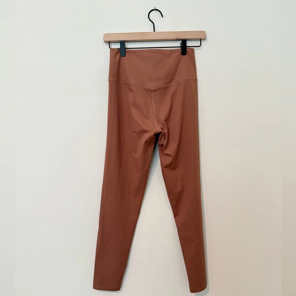 Girlfriend Collective High Rise Rib Leggings in Rye Brown Size Small - Picture 3 of 7
